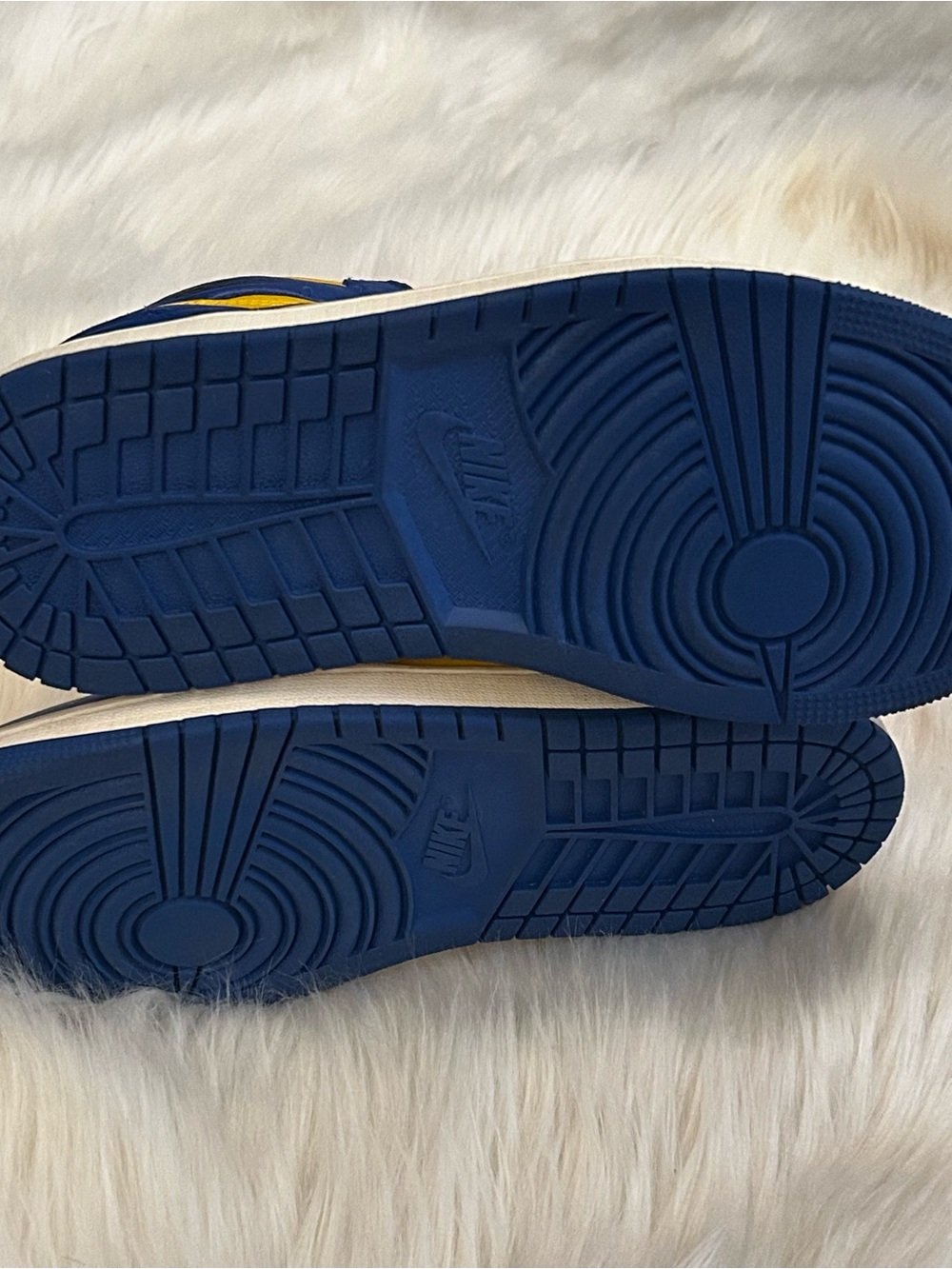 Nike Men’s High-Top Sneakers in Yellow and Blue - Picture 8 of 9